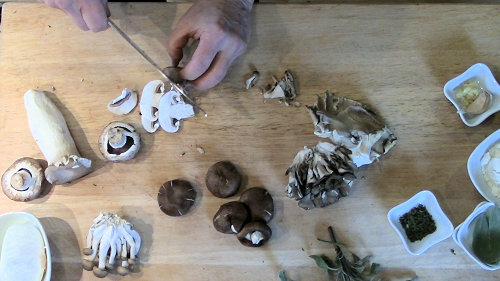 {image: Chop the fresh mushrooms}